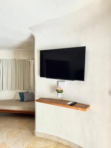 blue angel 22 a unos paso de la 5v y la playa