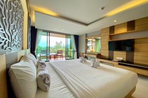 Aqua Resort Phuket - Near Beach and Chalong Pier