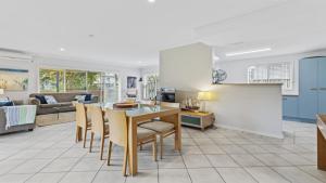 2 - 2 Cooloon St, Hawks Nest