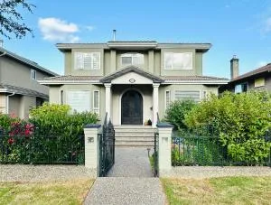 Spacious 5BR 3BA Guest Villa - 10 Min to DT - Pet Friendly, Free Parking - Lynn Creek