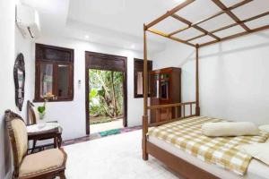 Vintage Room 1 in Joglo House By penggemarlawas
