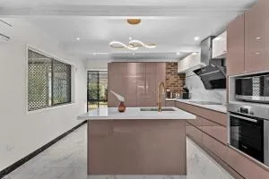 Luxury Living 2B2B in Southern Brisbane Parking - Rochedale