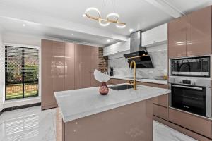 Luxury Living 2B2B in Southern Brisbane Parking