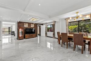 Luxury Living 2B2B in Southern Brisbane Parking