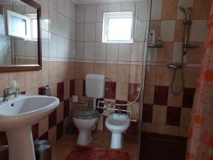 Casuta dintre dealuri