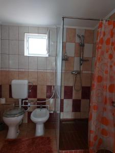 Casuta dintre dealuri