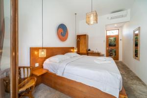 Phòng Có Giường Cỡ King Nhìn Ra Hồ Bơi (King Room with Pool View)