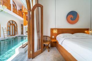 Phòng Có Giường Cỡ King Nhìn Ra Hồ Bơi (King Room with Pool View)