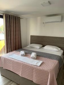 Lake River House Ada Bojana