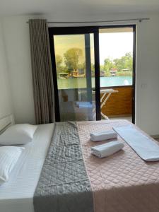 Lake River House Ada Bojana