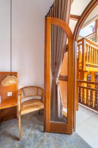 Phòng Có Giường Cỡ King Nhìn Ra Hồ Bơi (King Room with Pool View)