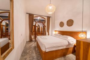 Phòng Có Giường Cỡ King Nhìn Ra Hồ Bơi (King Room with Pool View)