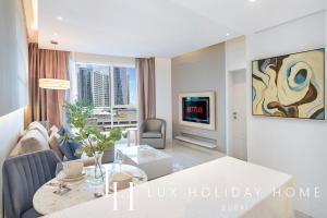 LUX The Voleo Canal View Suite