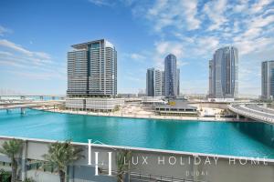 LUX The Voleo Canal View Suite