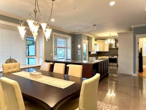 Luxury Family Villa - 5BR & Garden - 10 mins to DT - Free Parking