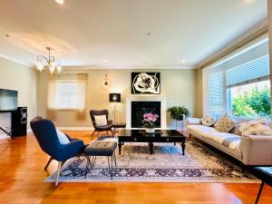 Luxury Family Villa - 5BR & Garden - 10 mins to DT - Free Parking