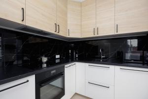 Bright & Modern Apartment with Balcony in Bemowo District by Noclegi Renters