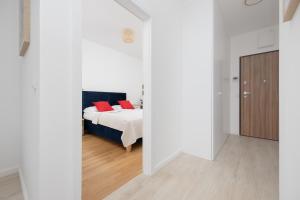 Bright & Modern Apartment with Balcony in Bemowo District by Noclegi Renters