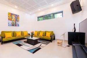 Ocean 7 BR Villa In Great Location - Free Karaoke Room