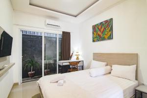 White Blue House - Private Room, Shared Pool and Kitchen - 4