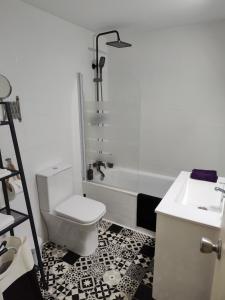 Apartamento entero con desayuno incluido y parking gratuito, a 3 km de playa con aire acondicionado