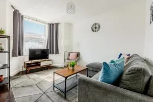 Bright 2BR Flat, Forest Gate, East London - Newham