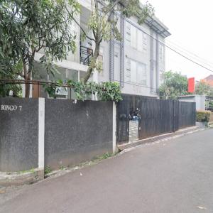 RedDoorz near Trans Studio Mall Bongo Residence