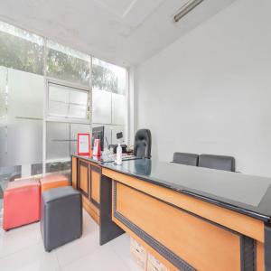 RedDoorz near Trans Studio Mall Bongo Residence