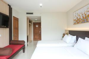 Deluxe Twin Room with City View - with Balcony