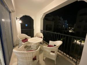 Cosy Two Bedroom Apt at Greek Marassi
