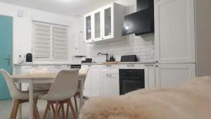 Chambre calme dans une maison neuve avec jardin