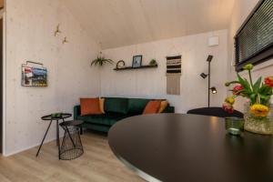 Welcome in - Tinyhouse La Mouette met zonnig terras, Zoutelande