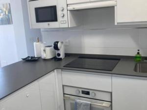 Modern 2 bed Apartment with sea views, Bonanza