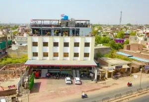 Hotel Red Stone - 瓜廖尔