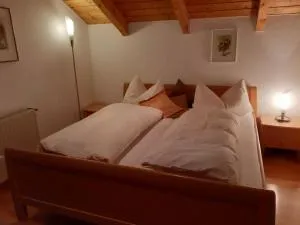 Vermiete ein Doppelzimmer in einem Holzhaus - Bildstein