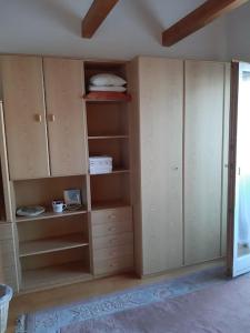 Vermiete ein Doppelzimmer in einem Holzhaus