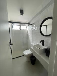 Duplex completíssimo a duas quadras da praia