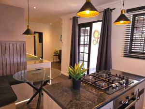 Hampton Collection Avenues - Cosy 2 Sleeper Studio Apartment