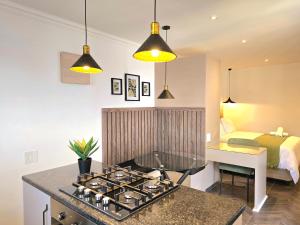 Hampton Collection Avenues - Cosy 2 Sleeper Studio Apartment