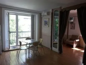 Центр Вінниці-Архітектора Артинова 55 Світло є завжди - Pirogovo