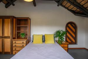 Mountain View and Vineyard View