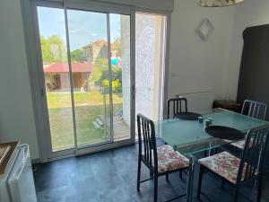Appartements maison centre ville avec jardin partage : photos des chambres