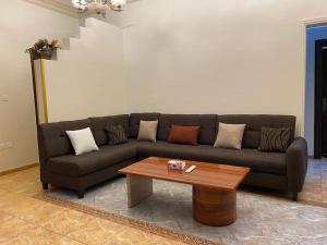 شقه عائلية مؤثثه حي المحمديه جده