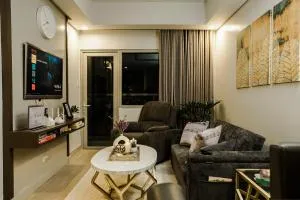 Le Martell 1BR BGC Condo Unit - Infinity Pool & Gym Access with 360 City View - Poblacion