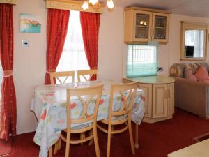 Meric Stone Holiday lets Caravan 1