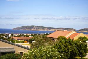 5-Bedroom Charming Coastal Home in Plettenberg Bay