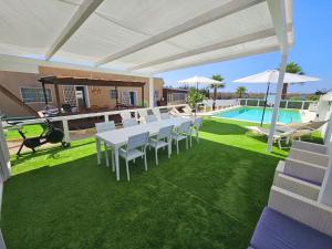 One-Bedroom Apartment with Pool View