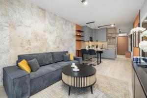 Nowoczesny i Elegancki Apartament A212 z Balkonem i Parkingiem by Noclegi Renters