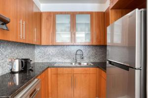 Blueground Central Park Tower pool gym DXB-1234