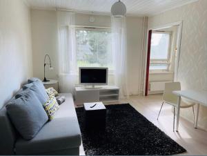 Kotimaailma Helsinki - Valoisa yksiö Tikkurilan kupeessa